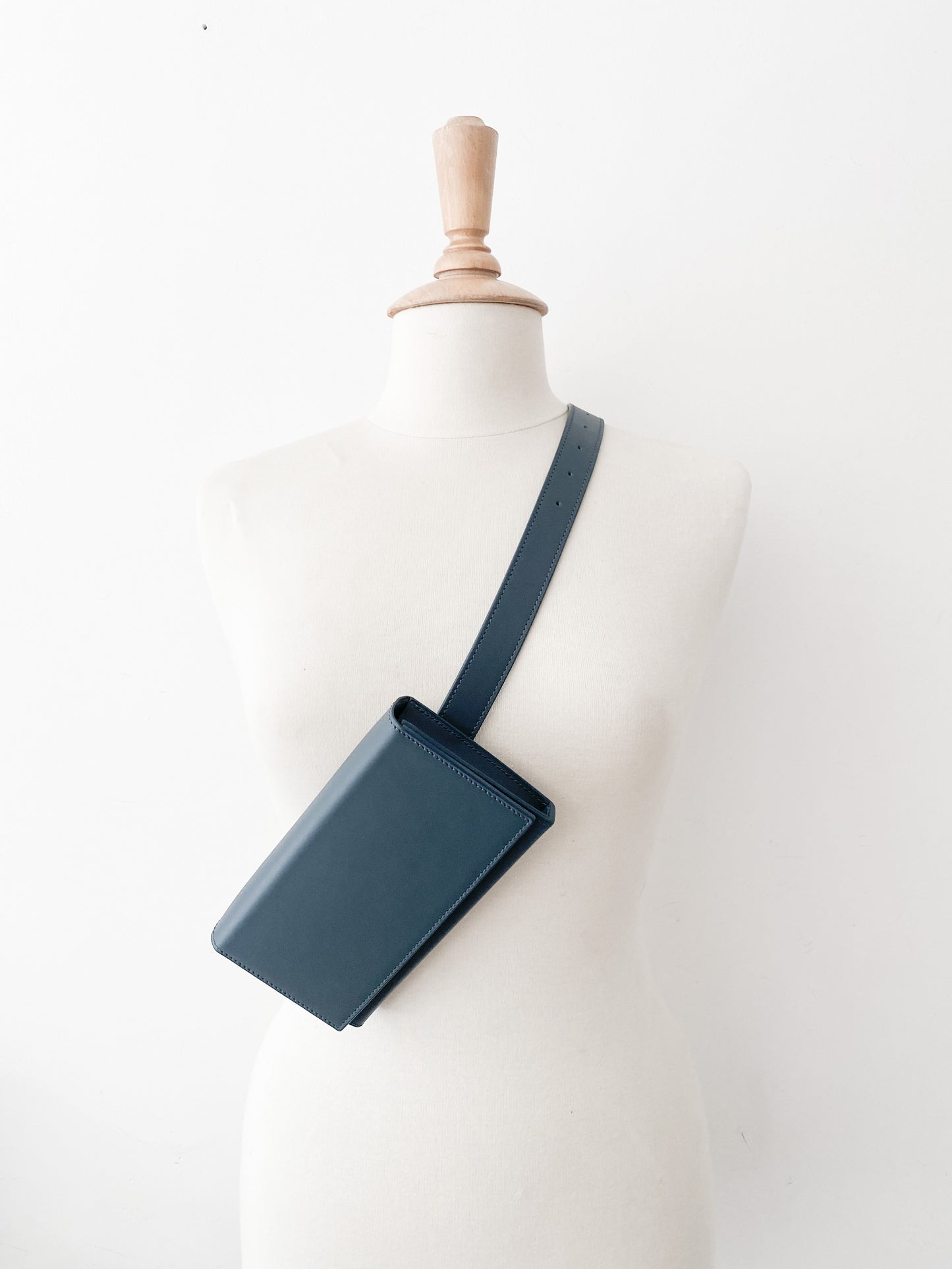 SAC BANANE / Bleu pétrole